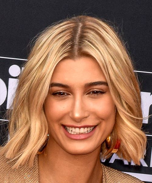 Hailey Baldwin Medium Wavy   Light Blonde Bob  Haircut