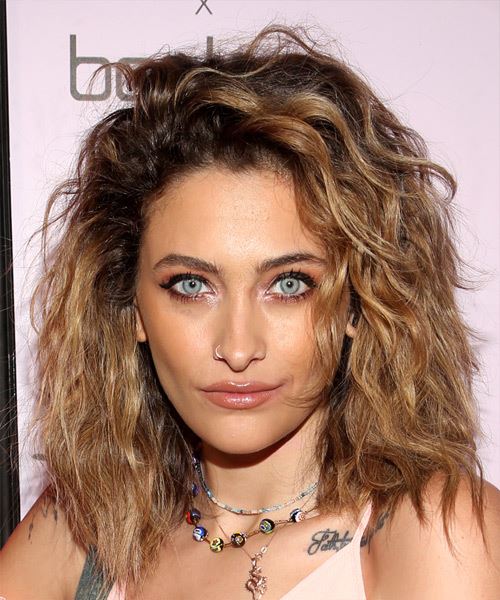 Paris Jackson Medium Wavy Light Brunette Wash And Go Hairstyle