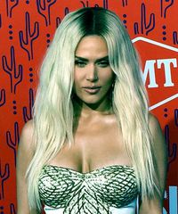 C J Perry Hairstyles