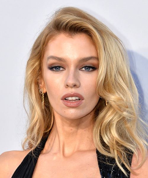 Stella Maxwell Long Wavy    Blonde   Hairstyle with Side Swept Bangs