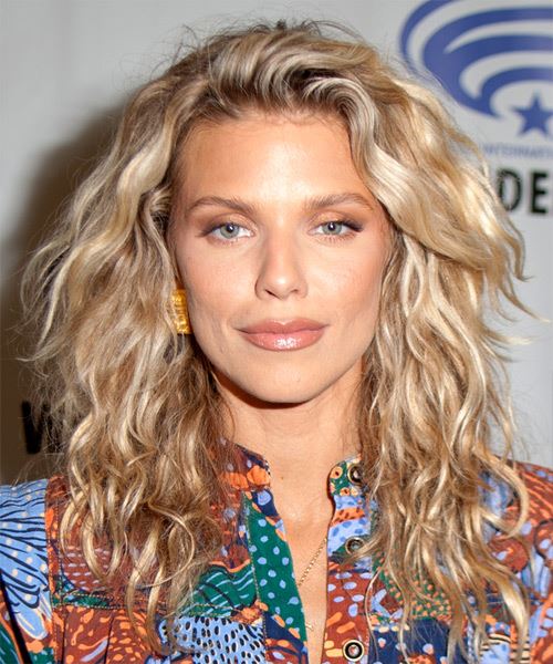 AnnaLynne McCord Long Wavy    Blonde   Hairstyle   with Light Blonde Highlights