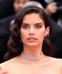 Sara Sampaio Hairstyles