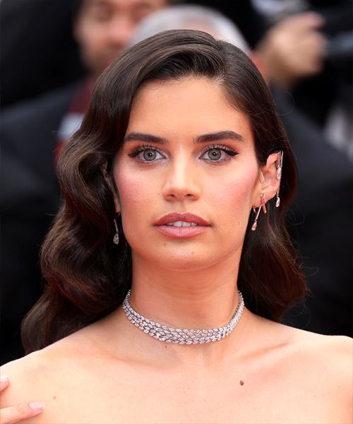 Sara Sampaio Hairstyle From Cannes Film Festival 2023