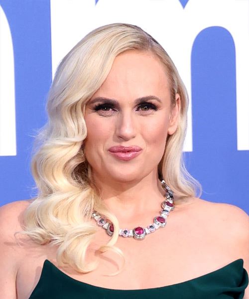 Rebel Wilson Long Platinum Hairstyle With Curls