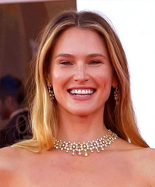 Bar Refaeli Long Blonde Hairstyle With Money Piece