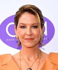 Jenna Elfman Hairstyles