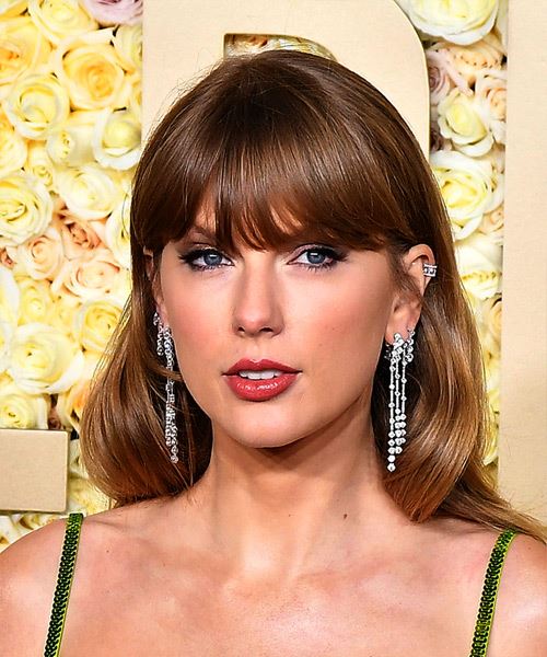 Taylor Swift Hairstyle With Bangs And Subtle Curls