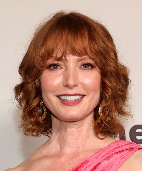 Alicia Witt Shoulder-Length Hairstyle With Classic Fringe
