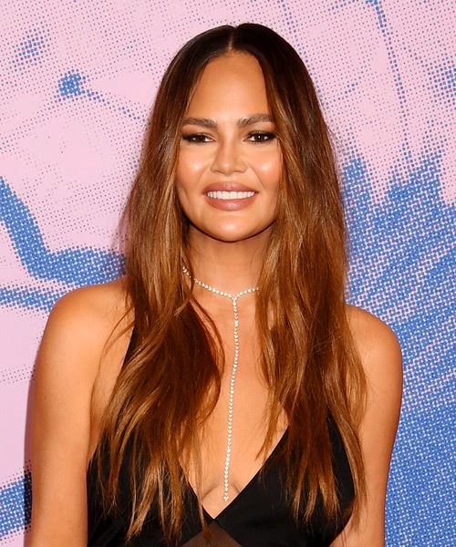 Chrissy Teigen Long Hairstyle With Natural Waves