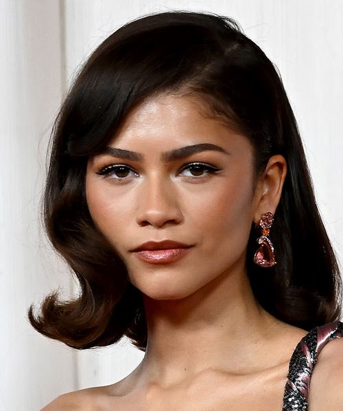 Zendaya Classic Hairstyle With Side Part - side view