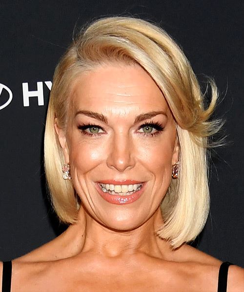 Hannah Waddingham Flicked Shoulder-Length Hairstyle