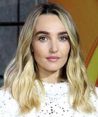 Chloe Fineman Hairstyles