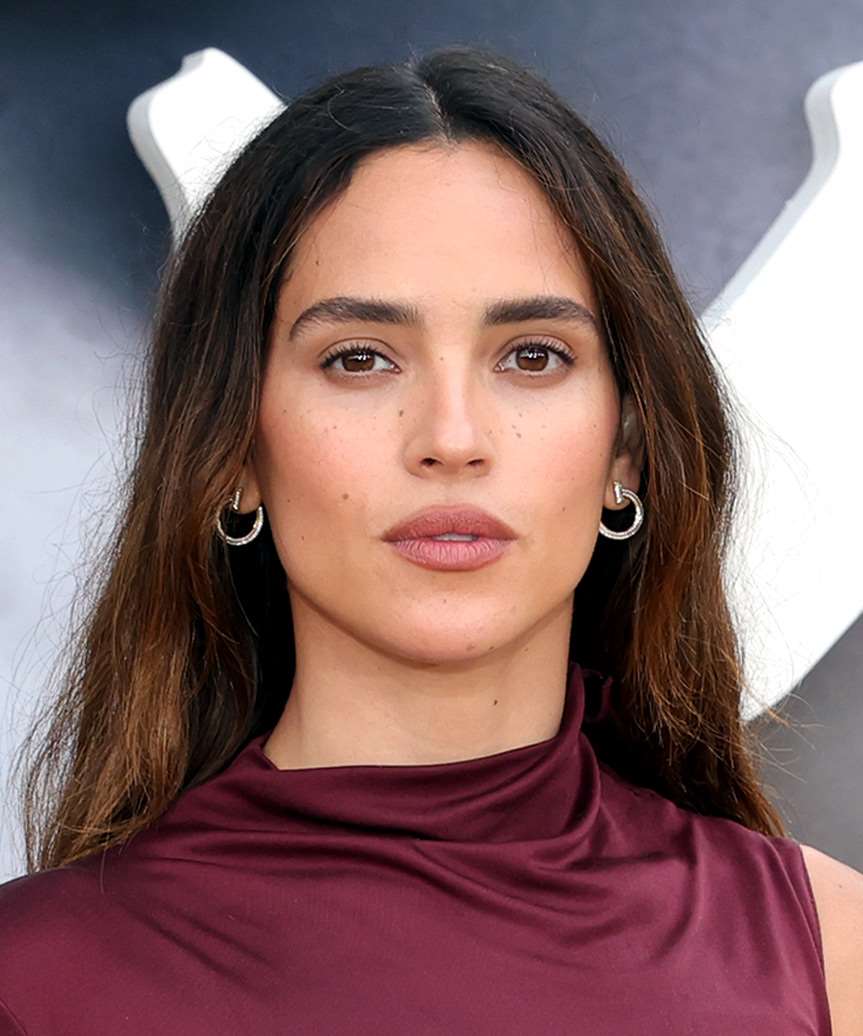 Adria Arjona Long Two-Tone Hairstyle With Subtle Waves