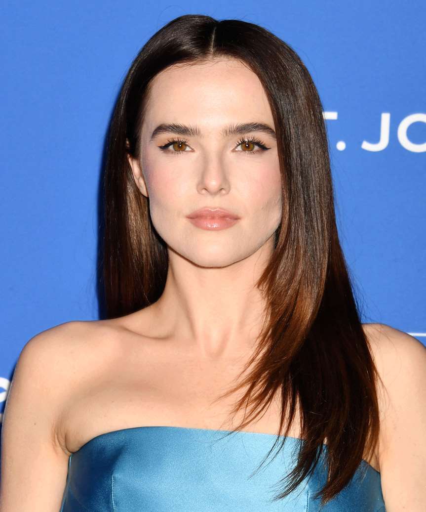 Zoey Deutch Sleek Hairstyle With Highlights