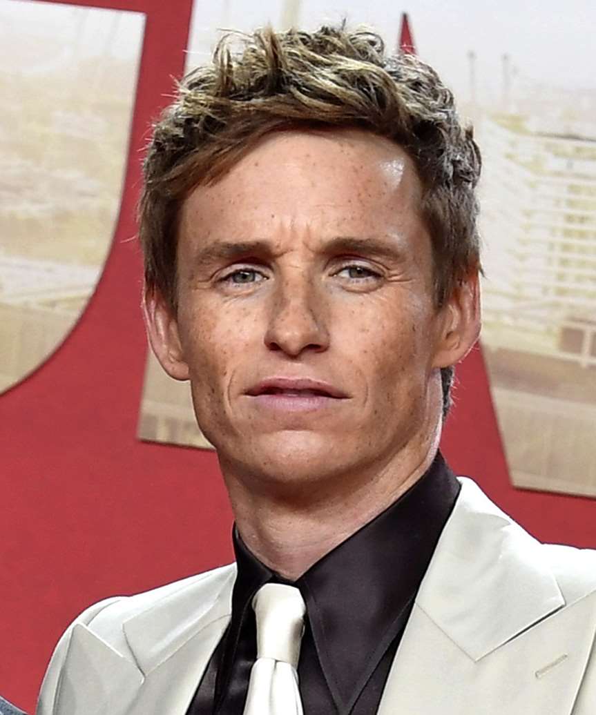 Eddie Redmayne Short Hairstyle With Natural Highlights