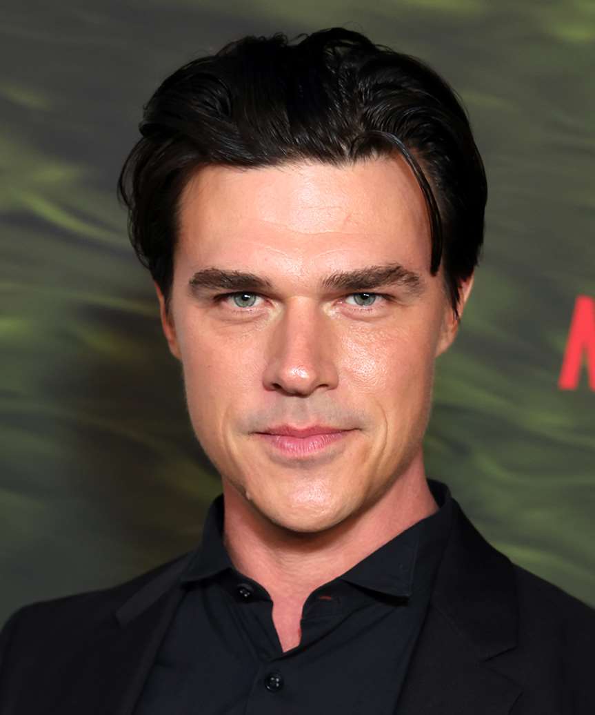 Finn Wittrock Short Slicked-Back Hairstyle