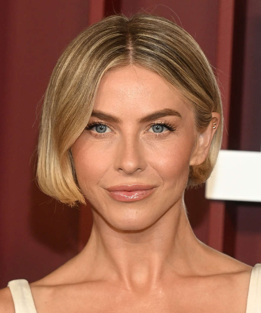 Julianne Hough Short Bob Haircut With Middle Part
