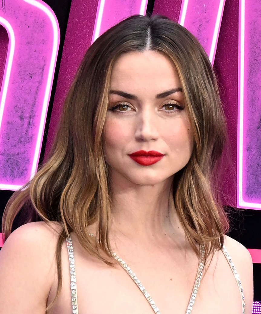 Ana De Armas Medium-Length Hairstyle With Highlights