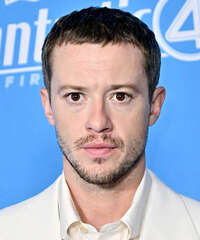 Joseph Quinn Hairstyles