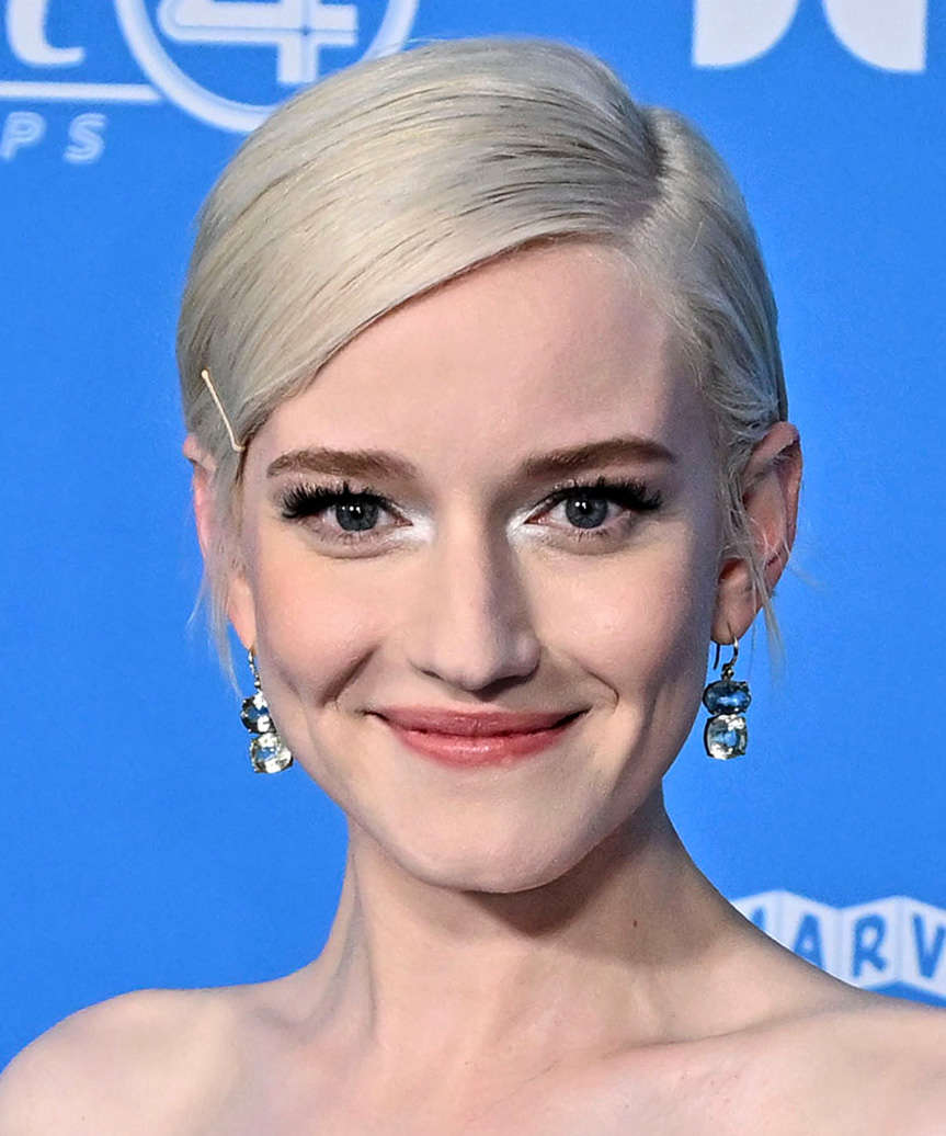 Julia Garner Short Hairstyle With Side Part