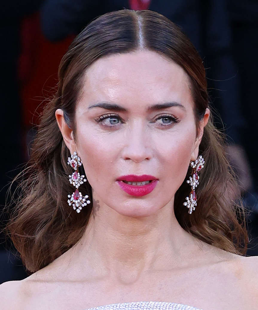 Emily Blunt Shoulder-Length Hairstyle With Pinned-Back Curls