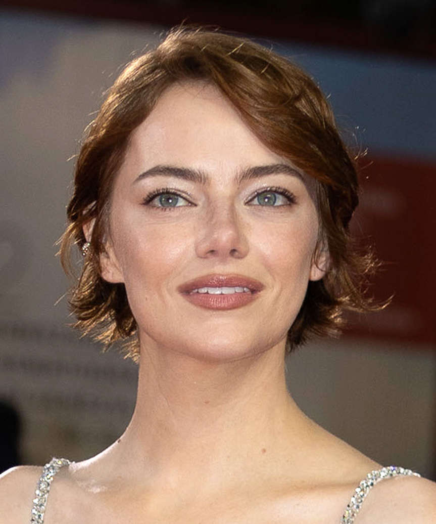 Emma Stone Elegant Pixie Hair Cut With Waves