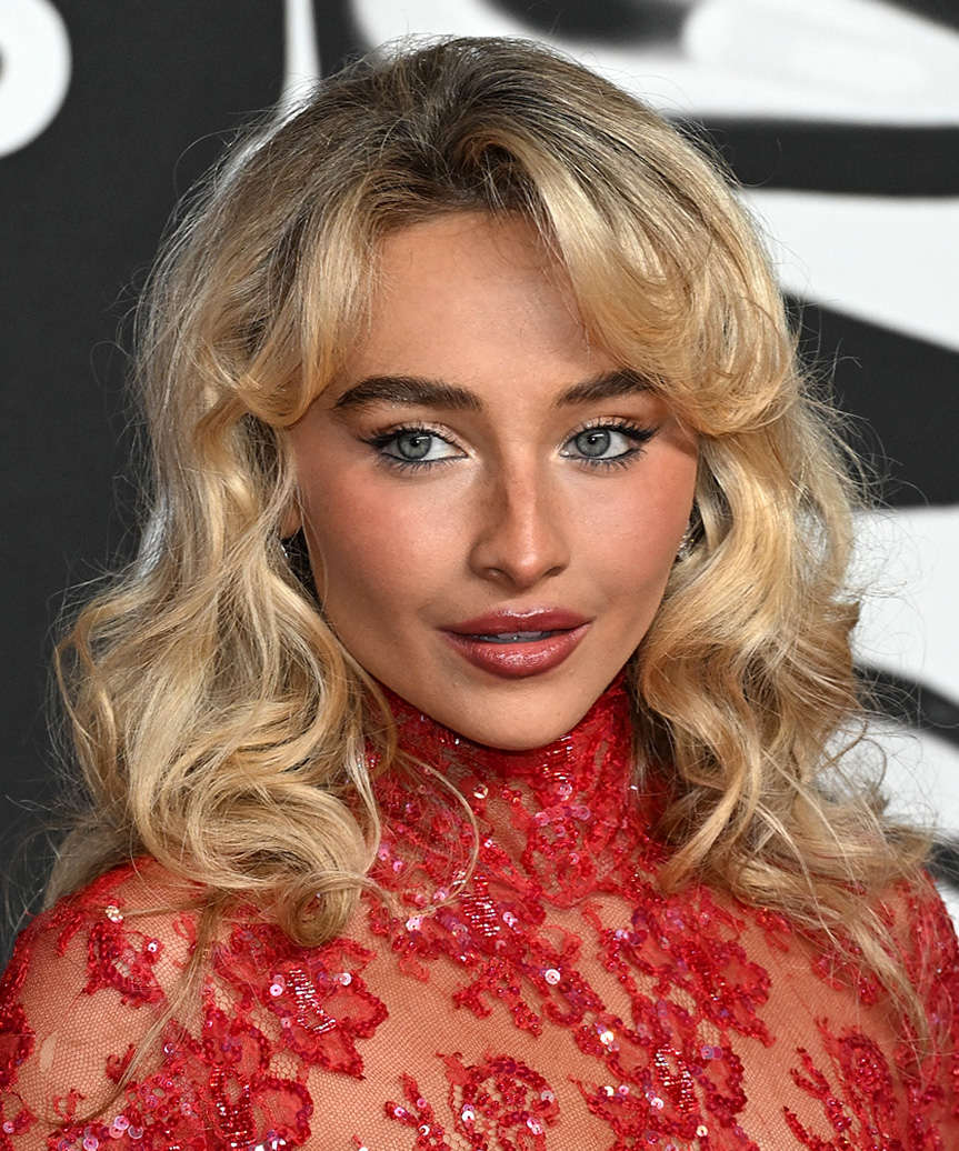 Sabrina Carpenter Long Voluminous Hairstyle With Subtle Curtain Bangs And Large Curls