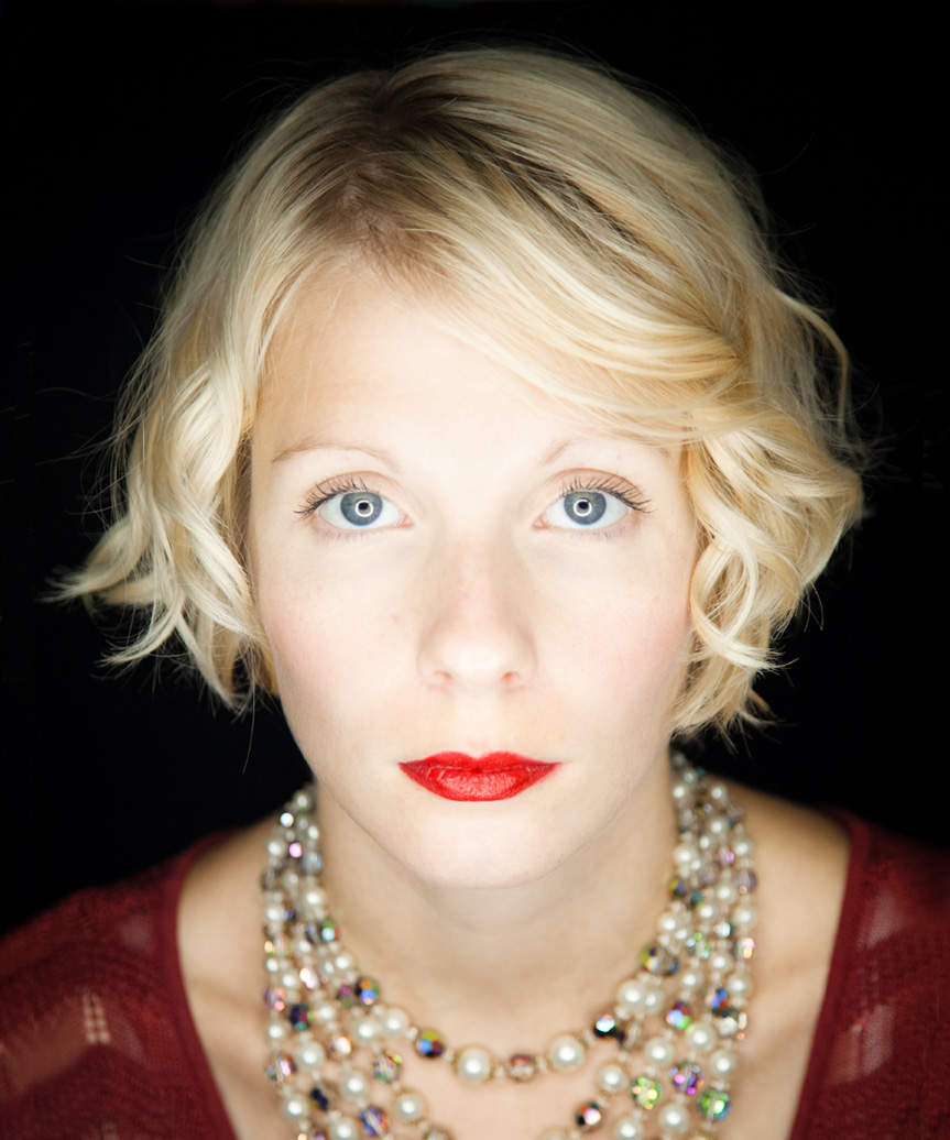 Short Jawline Bob Haircut With Curls