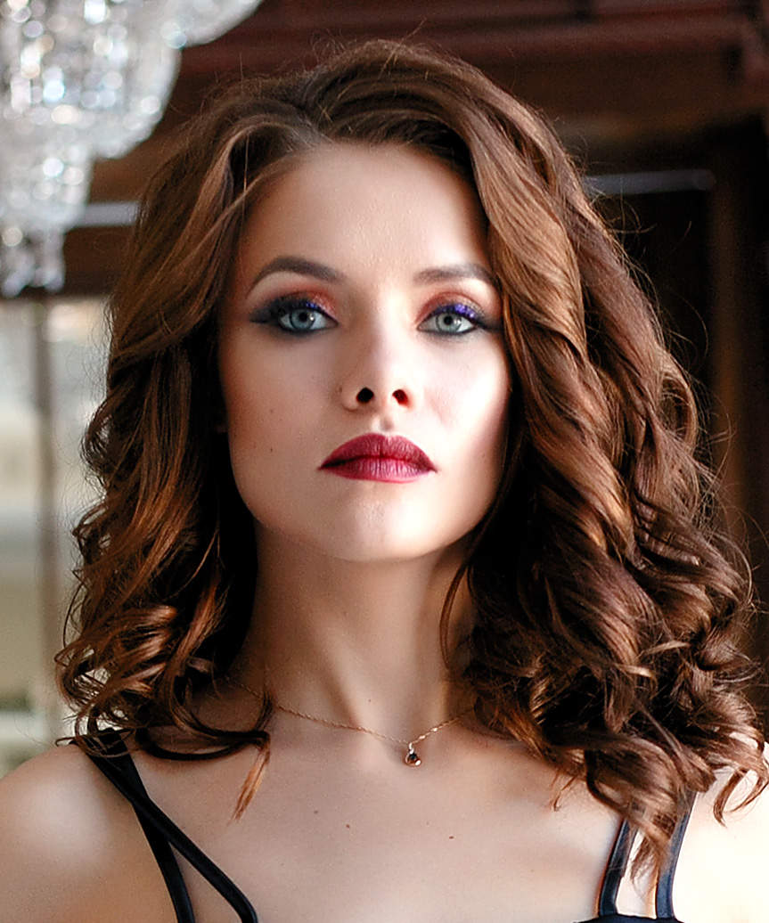 Romantic Medium-Length Hairstyle With Tight Curls