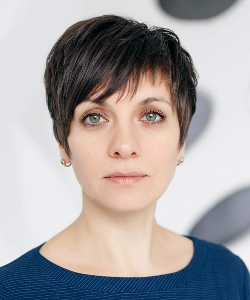 Stylish And Easy-Going Pixie Hair Cut