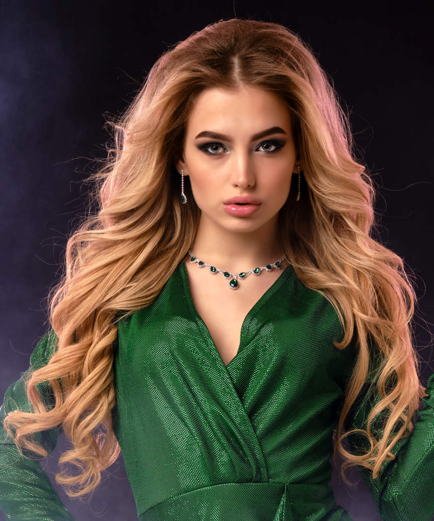 Very Long Hairstyle With Volume And Curls