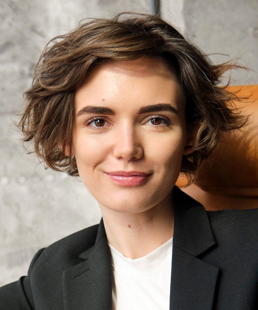 Short Voluminous Bob Haircut With Waves