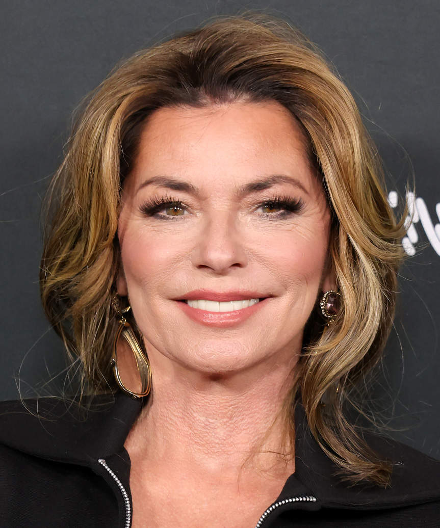 Shania Twain Medium-Length Hairstyle With Subtle Curls
