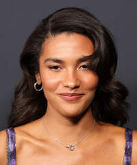 Olivia Dean Hairstyles