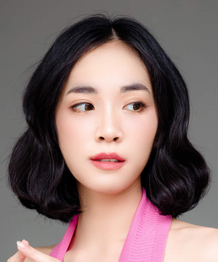 Classic Medium-Length Bob Haircut With Curls