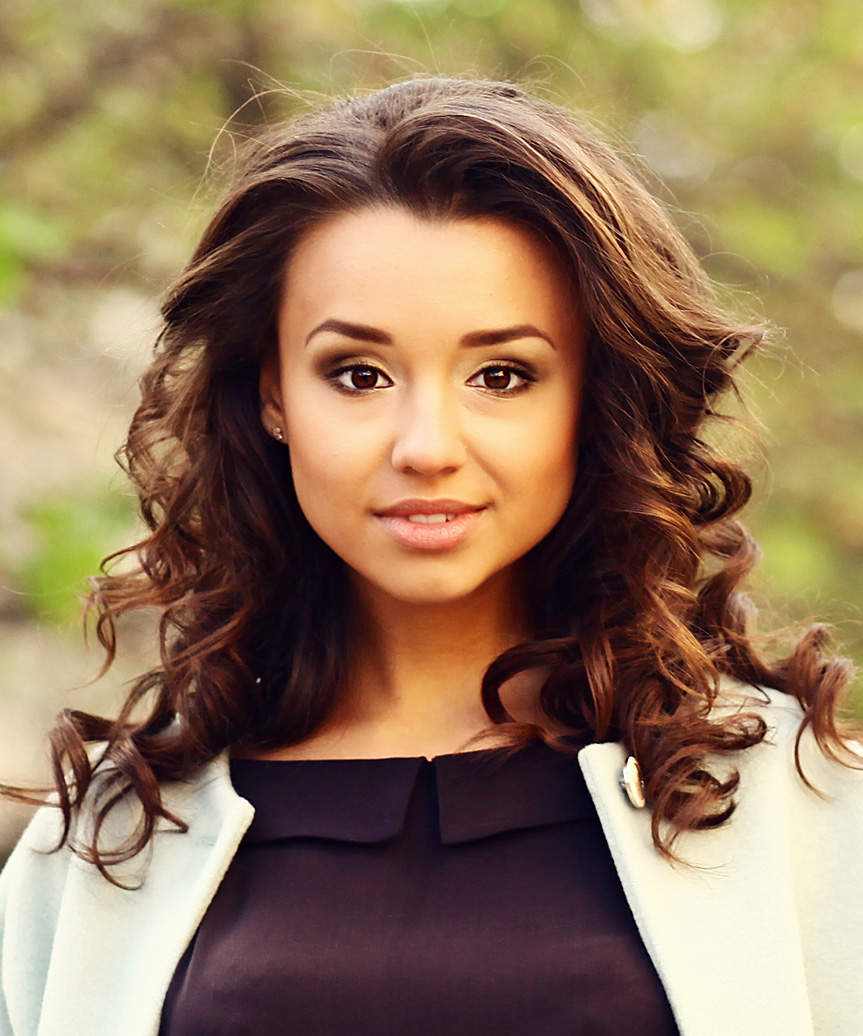 Long Voluminous Hairstyle With Mid-End Curls