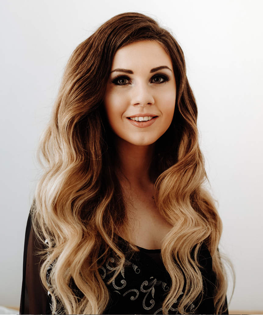 Long Two-Tone Hairstyle With Bold Curls