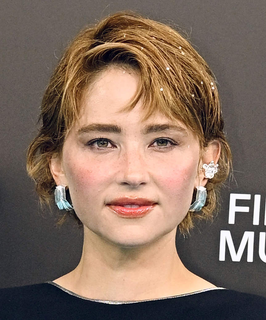 Haley Bennett Short Hairstyle With Gentle Waves