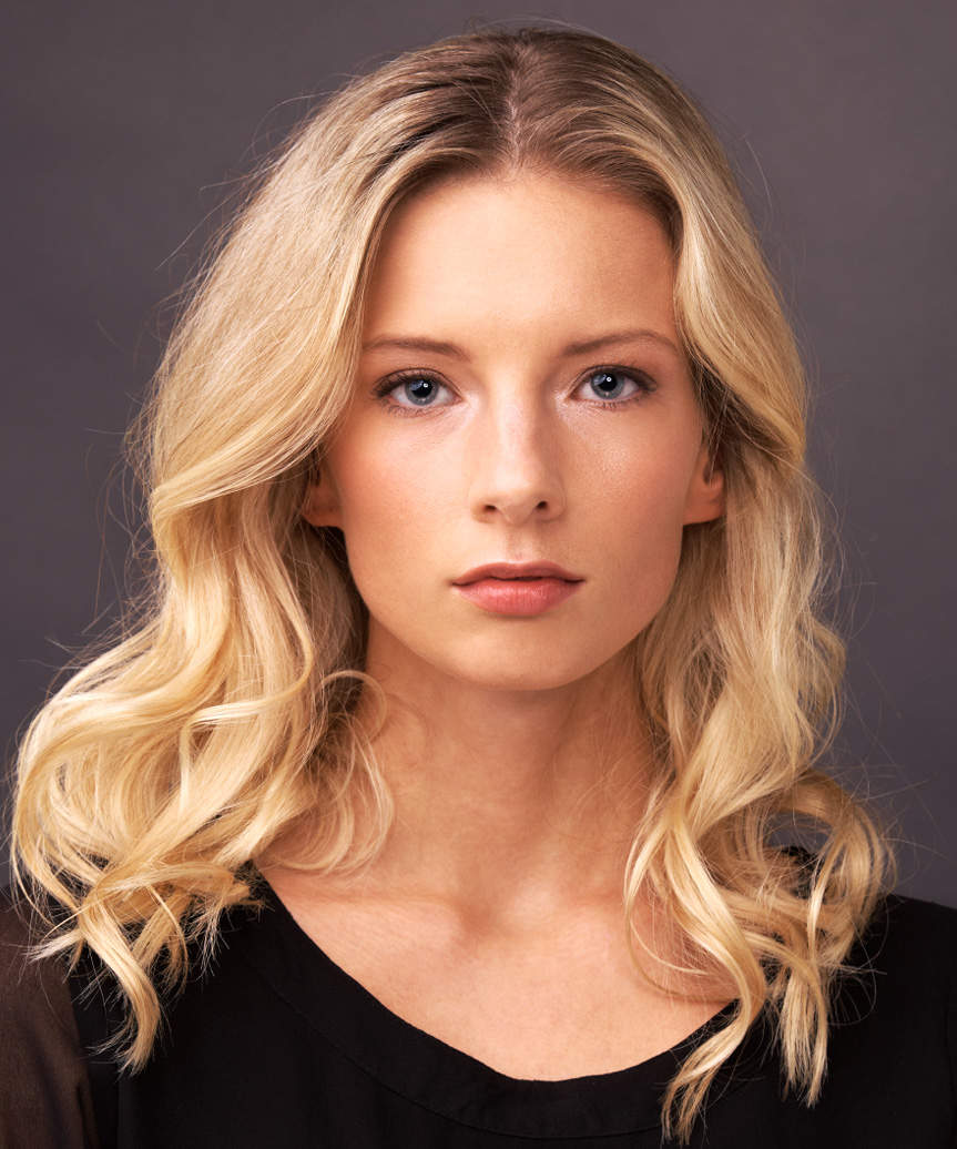 Medium-Length Hairstyle With Gentle Waves