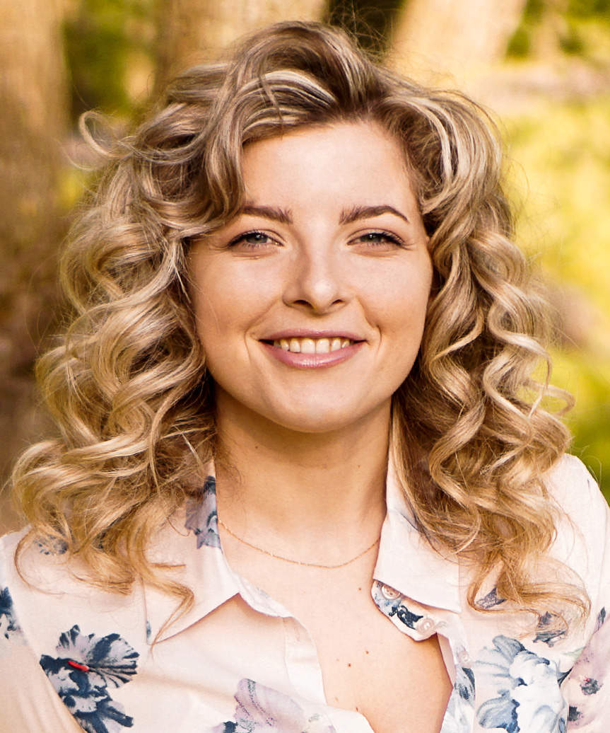 Classic Medium-Length Retro Blowout With Curls