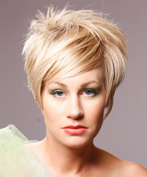 Short straight hairstyle with uniform layer