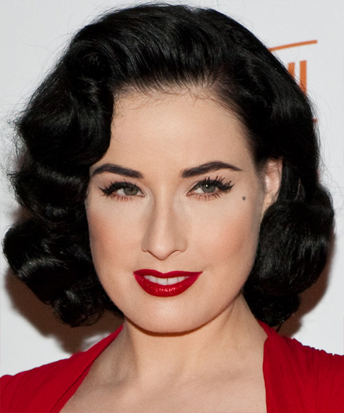 Dita Von Teese Medium Wavy hairstyle