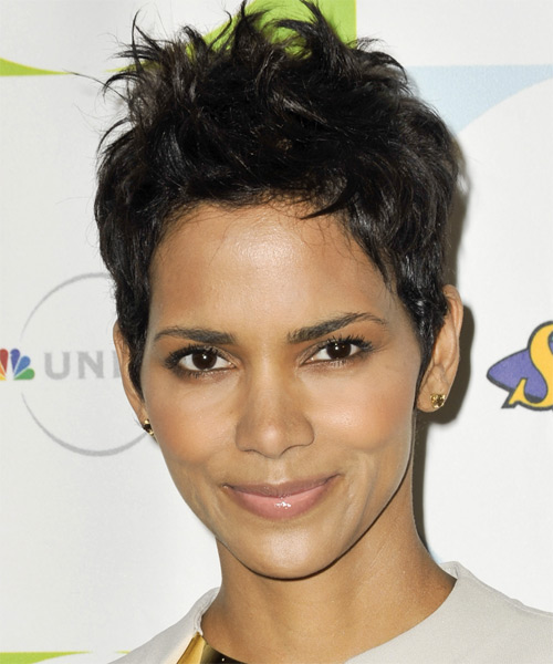 Halle Berry Short Straight hairstyle with height