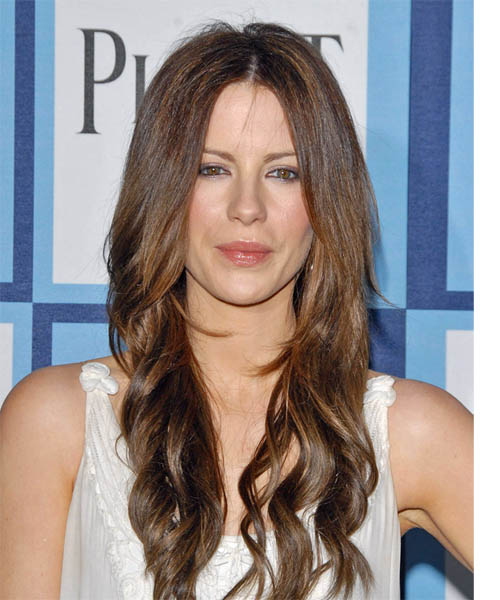 Kate Beckinsale Long Wavy Hairstyle