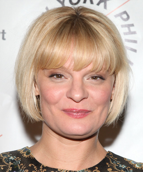 Martha Plimpton Short Straight Layered  Light Blonde Bob  Haircut with Blunt Cut Bangs