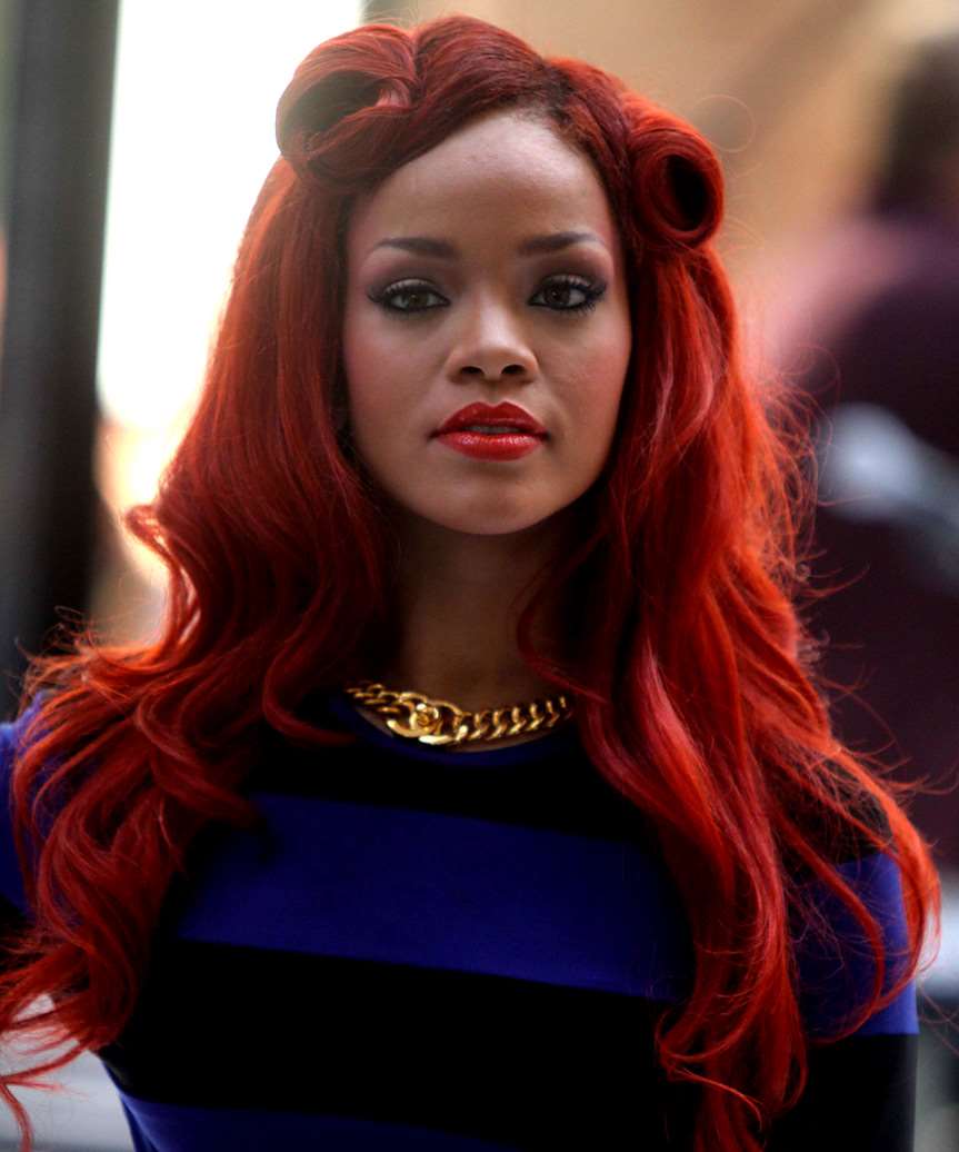 rihanna curly hair 2011