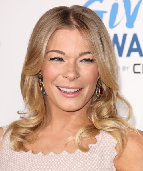 Leann Rimes Long Wavy    Honey Blonde   Hairstyle   with Light Blonde Highlights