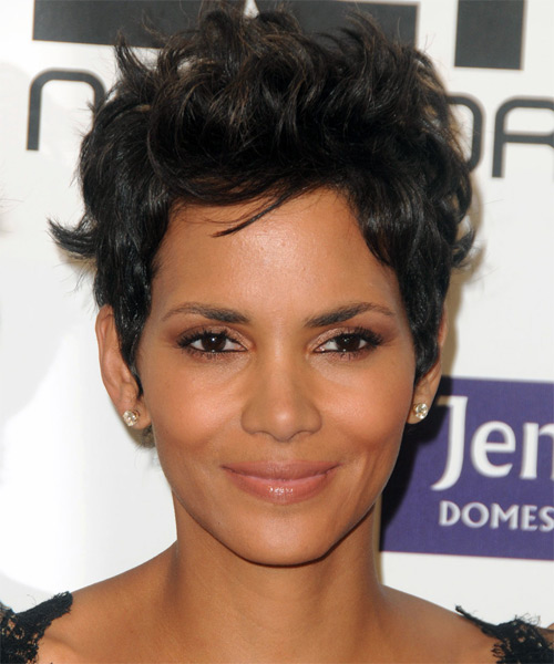 Short wedding hairstyles from the red carpet- Halle Berry