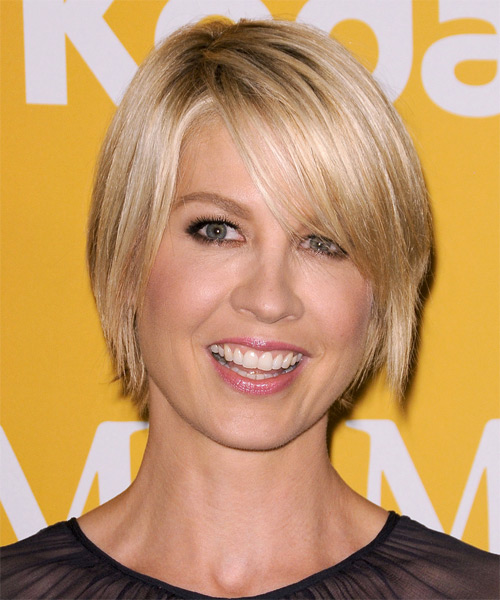 Jenna Elfman Short Straight Light Blonde Bob Haircut with Side Swept Bangs