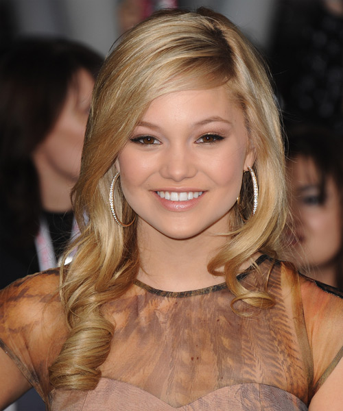 Olivia Holt Long Wavy    Honey Blonde   Hairstyle   with Light Blonde Highlights